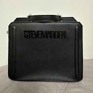 Viral black Steve Madden bag
